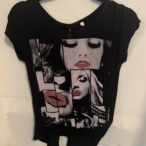 Size M cute top